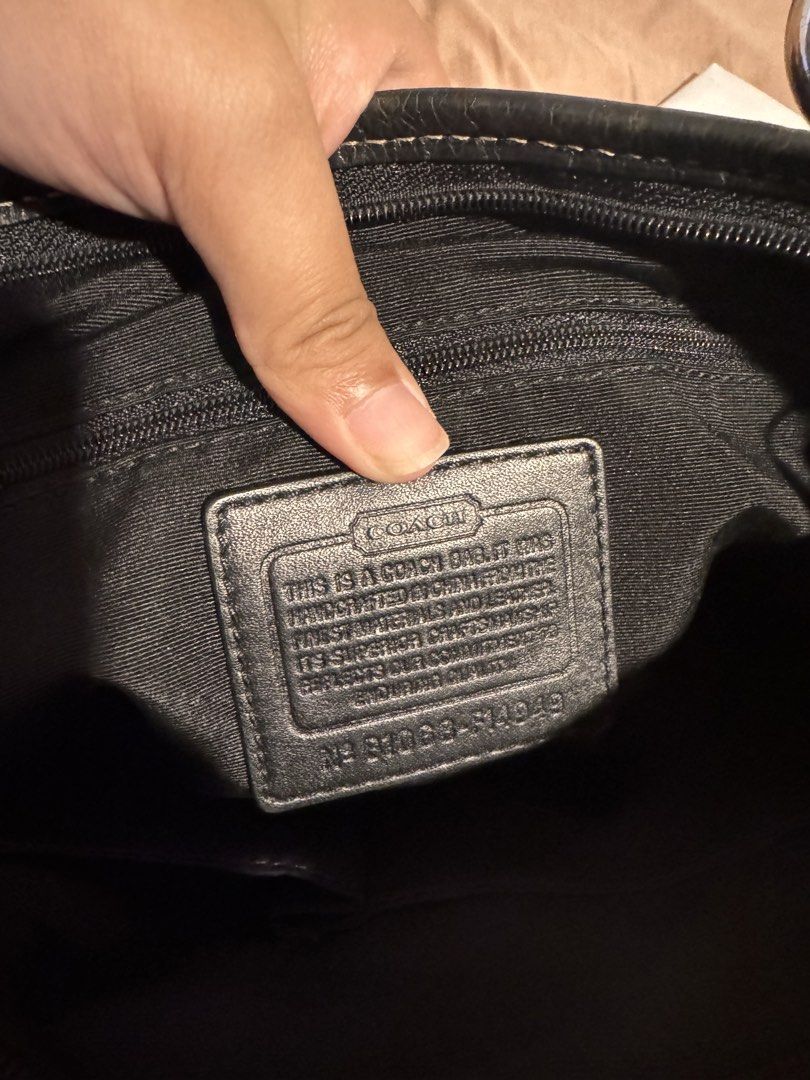 Coach Bleeker Signature Jacquard (Category: Shoulder Bags) located in Manila. Submitted by angel_in_disguise16 (Listing ID 1466059540, Image 3). Description: bought as preloved, no major flaws..