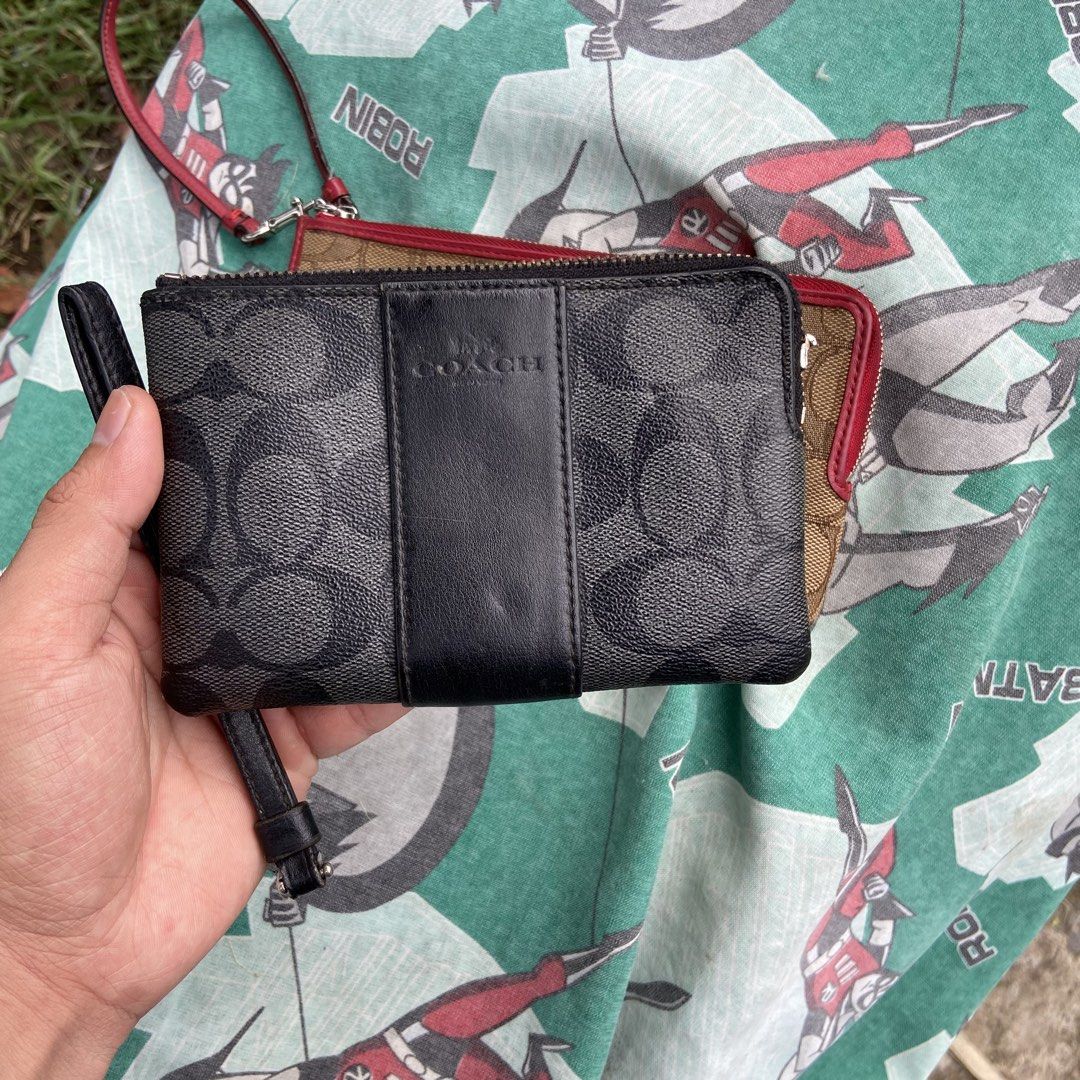 Coach Canvas & Leather Wristlet Aspack Only (Category: Luxury Bags & Wallets) located in Davao. Submitted by payts.wruh (Listing ID 1466131981, Image 3). Description: Coach Canvas & Leather Wristlet 700 Aspack issue: need zipper replacement for both location: davao city DM if interested💌.