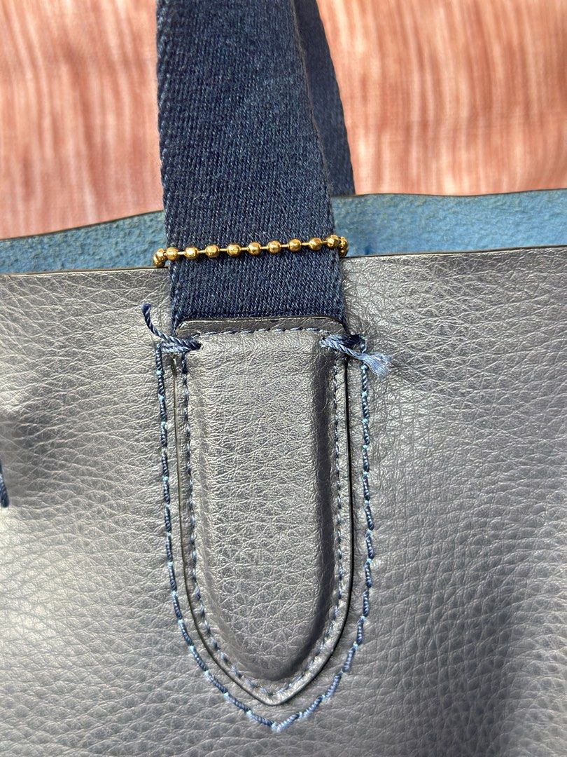 Coach Derby Tote Bag (Category: Tote Bags) located in Cavite. Submitted by bellegeneveo8 (Listing ID 1465993973, Image 3). Description: 100% Original Coach Derby Tote bag Check photos for flaws.
