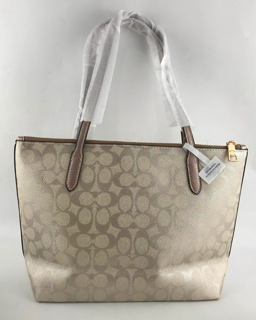 Coach Fiona Tote (Category: Shoulder Bags) located in Binan City. Submitted by pinkykeenshop (Listing ID 1466085694, Image 3). Description: .