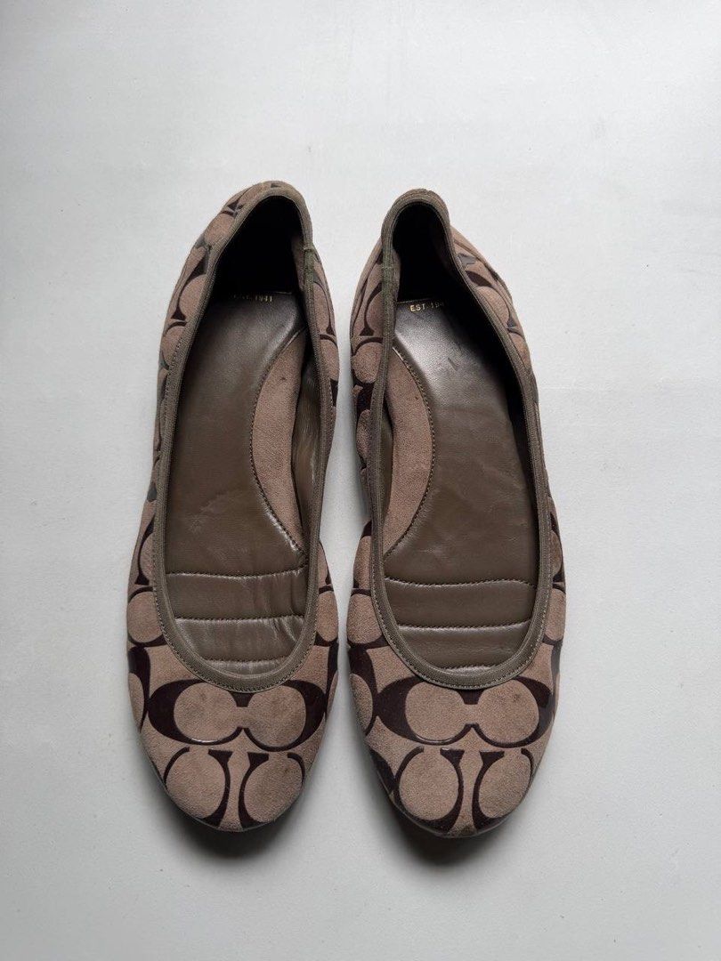 Coach Flats (Category: Sandals) located in Cagayan de Oro. Submitted by thrift_crate.ph (Listing ID 1466097837, Image 1). Description: ᴄᴏᴀᴄʜ ғʟᴀᴛs 𝟾ᴜs ᴡᴍɴs / 𝟸𝟻ᴄᴍ 𝐒𝐢𝐳𝐞: 8US / 25cm 𝐂𝐨𝐧𝐝𝐢𝐭𝐢𝐨𝐧 𝐫𝐚𝐭𝐞: 10/10 𝐂𝐨𝐥𝐨𝐫 𝐫𝐚𝐭𝐞: 10/10 Issue/s: NO ISSUES Description: Coded.