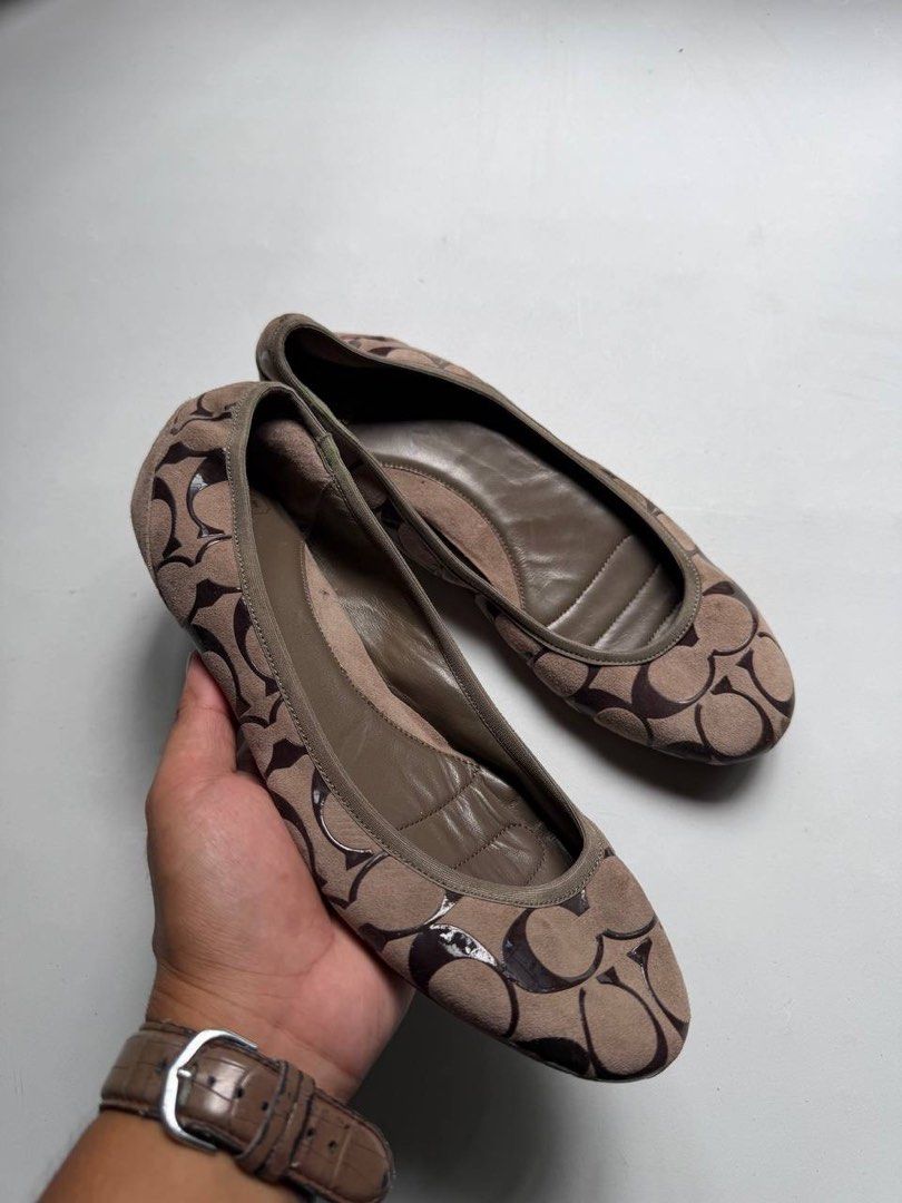 Coach Flats (Category: Sandals) located in Cagayan de Oro. Submitted by thrift_crate.ph (Listing ID 1466097837, Image 3). Description: ᴄᴏᴀᴄʜ ғʟᴀᴛs 𝟾ᴜs ᴡᴍɴs / 𝟸𝟻ᴄᴍ 𝐒𝐢𝐳𝐞: 8US / 25cm 𝐂𝐨𝐧𝐝𝐢𝐭𝐢𝐨𝐧 𝐫𝐚𝐭𝐞: 10/10 𝐂𝐨𝐥𝐨𝐫 𝐫𝐚𝐭𝐞: 10/10 Issue/s: NO ISSUES Description: Coded.