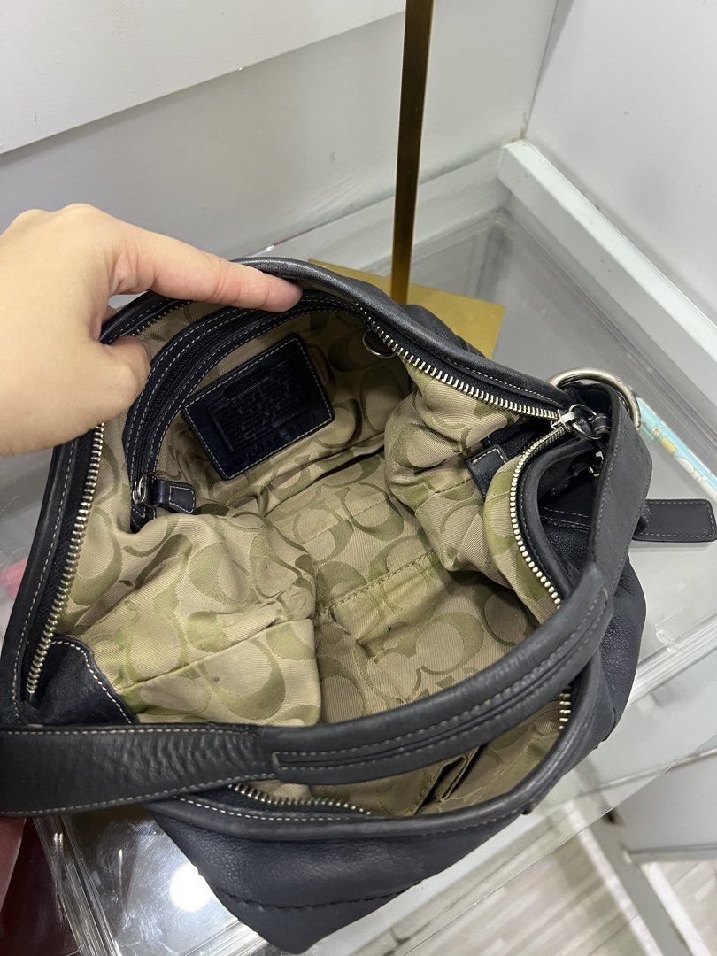 Coach hobo Soho (Category: Shoulder Bags) located in Cabanatuan. Submitted by cristalcollection (Listing ID 1466059868, Image 2). Description: Co ach Soho Hobo 💯 3,700 Php minimal flaw in the handle, need ng pabango amoy luma 😂 (vintage na).