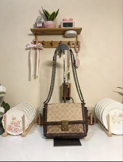 (Category: ) located in . Submitted by thriftniyuno (Listing ID 1466068985, Image 1). Description: .