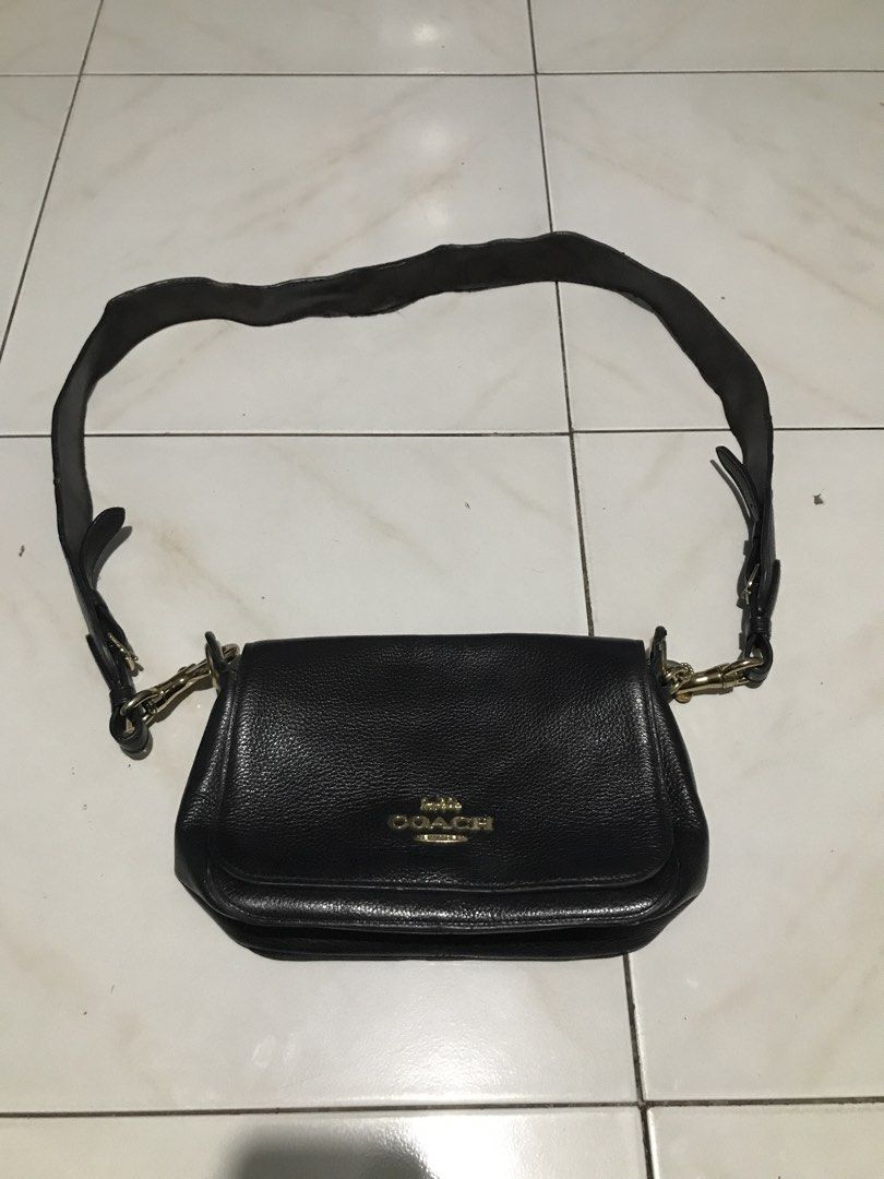 Coach Jes Messenger Bag (Category: Sling Bags) located in Quezon City. Submitted by thriftwithlaw (Listing ID 1466028575, Image 3). Description: slightly nego.