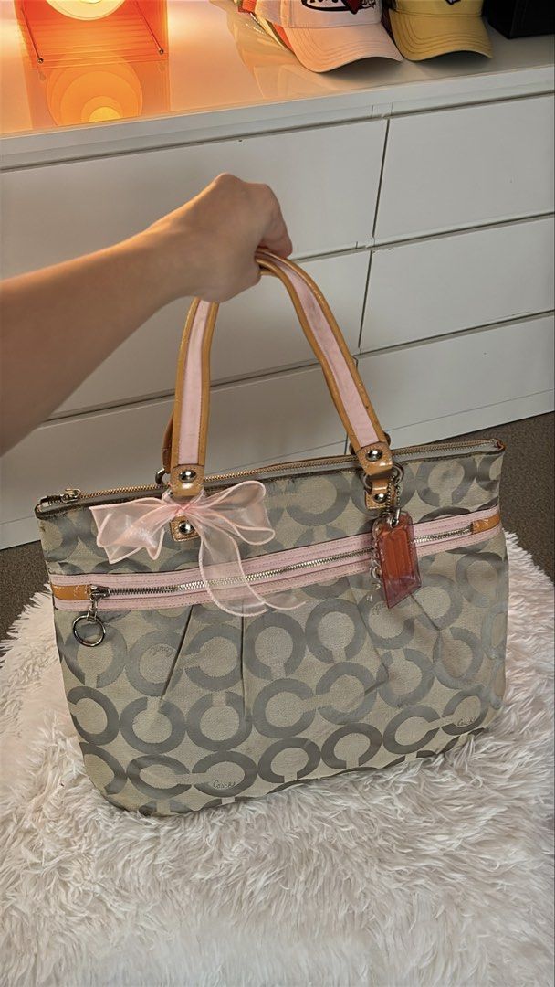 Coach Pink Poppy Bag - complete hangtag (Category: Luxury Bags & Wallets) located in Cavite. Submitted by helpdeclutterthisgirl (Listing ID 1466085974, Image 1). Description: Coach Poppy Shoulder Bag 🏷️ ₱ 2,499 - guaranteed authentic - with complete 3 hangtag - clean interior - good condition - clean canvas - normal sign of usage - crack creed only last photo.