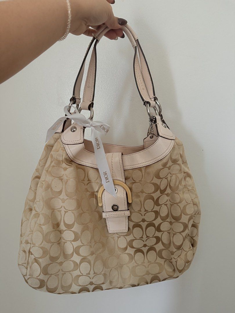 Coach pink soho lynn (Category: Shoulder Bags) located in Manila. Submitted by shoppshopp (Listing ID 1466000054, Image 1). Description: .