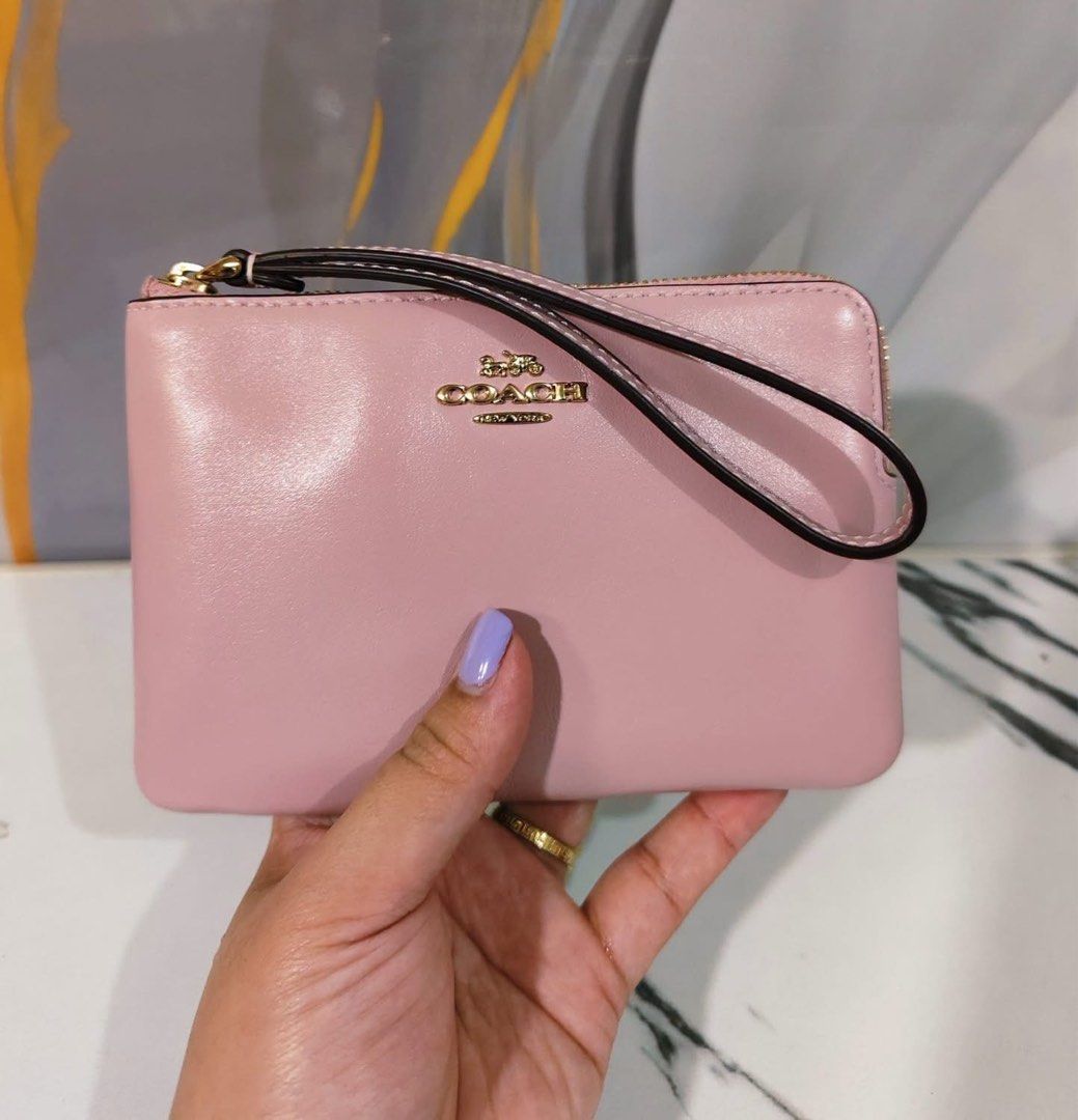 Coach Pink Wristler regular size (Category: Wallets & Card holders) located in Rizal. Submitted by conielau (Listing ID 1466059335, Image 1). Description: Selling low na!! Brand new 💯 original.