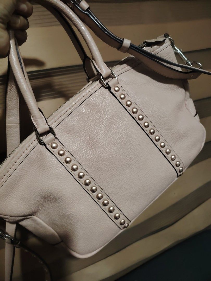 Coach rare (Category: Shoulder Bags) located in Bulacan. Submitted by jhefkheelo02163 (Listing ID 1466089499, Image 3). Description: Coach 2 way Supernice in actual Supermahal pla ng ganito 1, 975 $ almost 100k in peso.