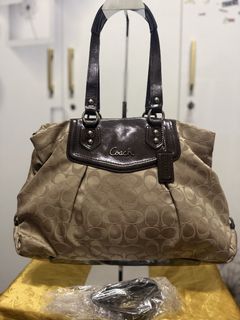 (Category: ) located in . Submitted by bags2bags2bags (Listing ID 1465982402, Image 1). Description: .