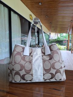 (Category: ) located in . Submitted by luxestreetbags (Listing ID 1466115506, Image 1). Description: .