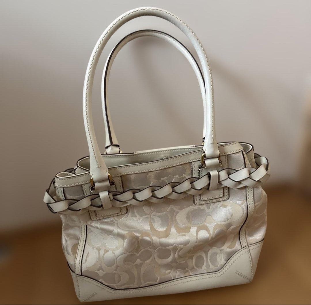 Coach Vintage Hampton Bag (Category: Shoulder Bags) located in Manila. Submitted by _dearvintage (Listing ID 1466121512, Image 2). Description: ETA: 2 weeks From Japan 🇯🇵 Dm for more info :).