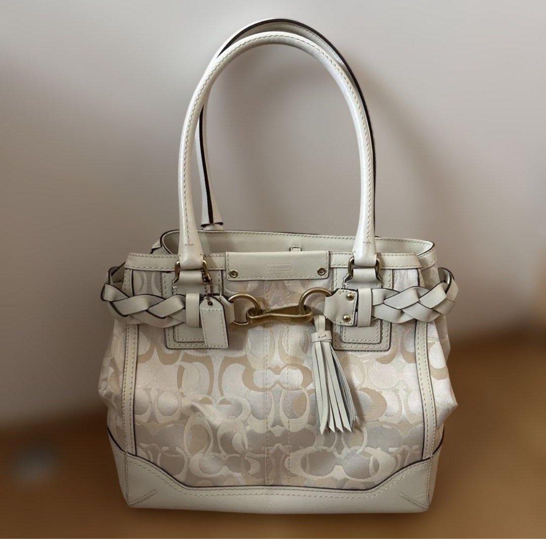 Coach Vintage Hampton Bag (Category: Shoulder Bags) located in Manila. Submitted by _dearvintage (Listing ID 1466121512, Image 1). Description: ETA: 2 weeks From Japan 🇯🇵 Dm for more info :).