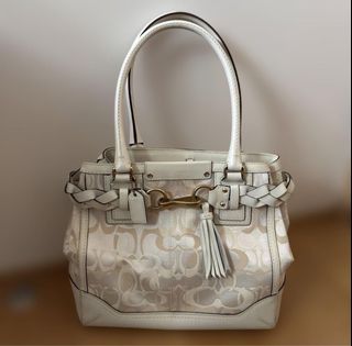 (Category: ) located in . Submitted by _dearvintage (Listing ID 1466121512, Image 1). Description: .