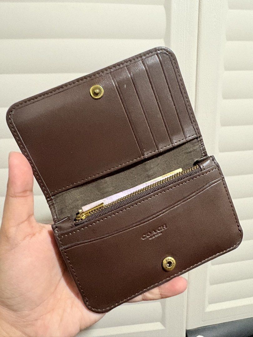 Coach Wallet (Category: Wallets & Card holders) located in Batangas. Submitted by louismarisse (Listing ID 1466066941, Image 2). Description: .
