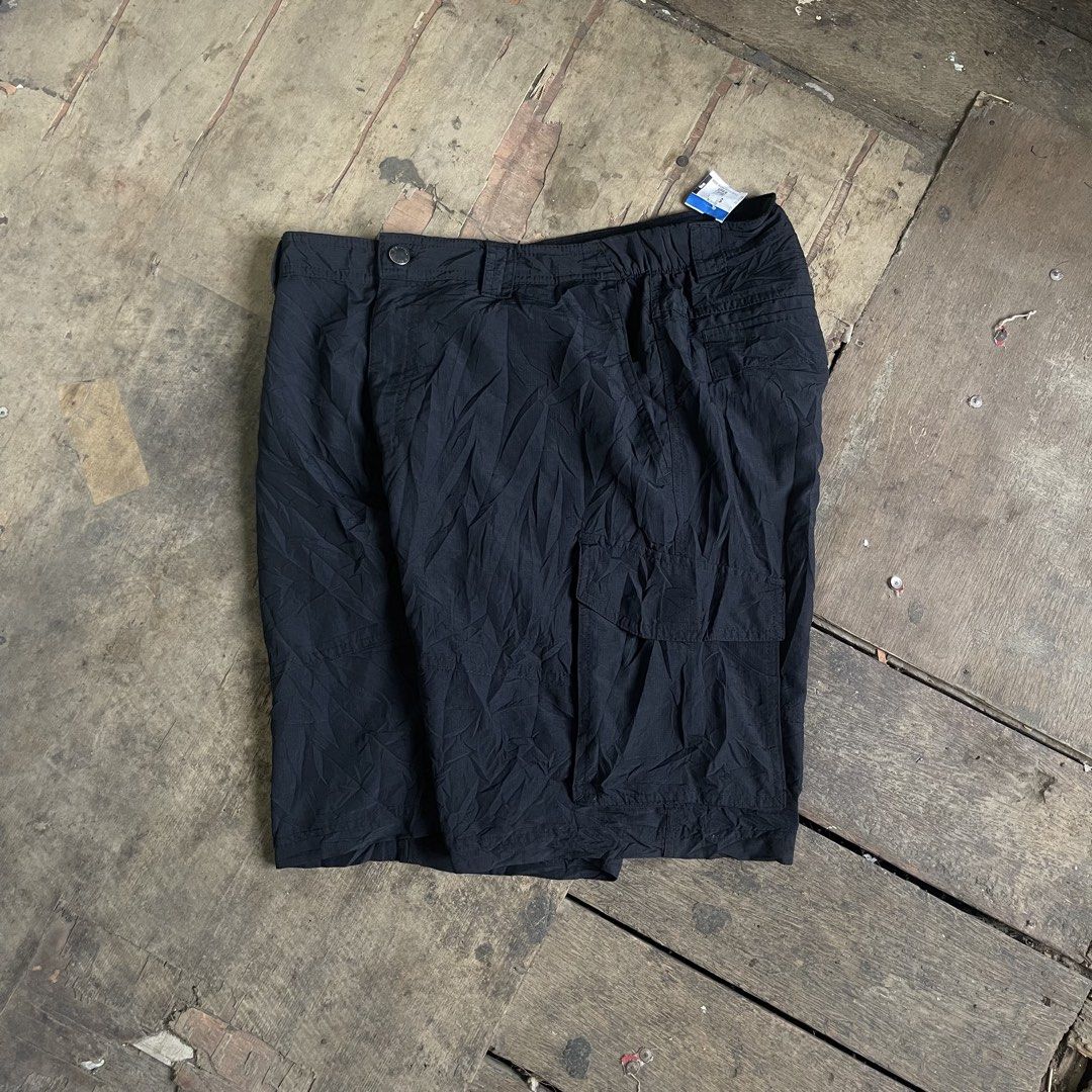 Columbia Black Cargo Shorts Size 34 (Category: Shorts) located in Manila. Submitted by bravebird_164362 (Listing ID 1465980599, Image 3). Description: - Brand/Model: Columbia Cargo Shorts - Color: Solid Black - Size: Tagged Size 34 - Material: Lightweight nylon and polyester blend - Storage: Multiple utility pockets with secure zipper closures - Closure: Button and zip fly - Origin: Made in Bangladesh - Condition/Use: Practical everyday outdoor w