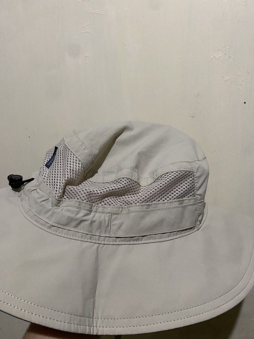 Columbia Bucket Hat (Category: Caps & Hats) located in Makati City. Submitted by milesflores23 (Listing ID 1466133648, Image 1). Description: .