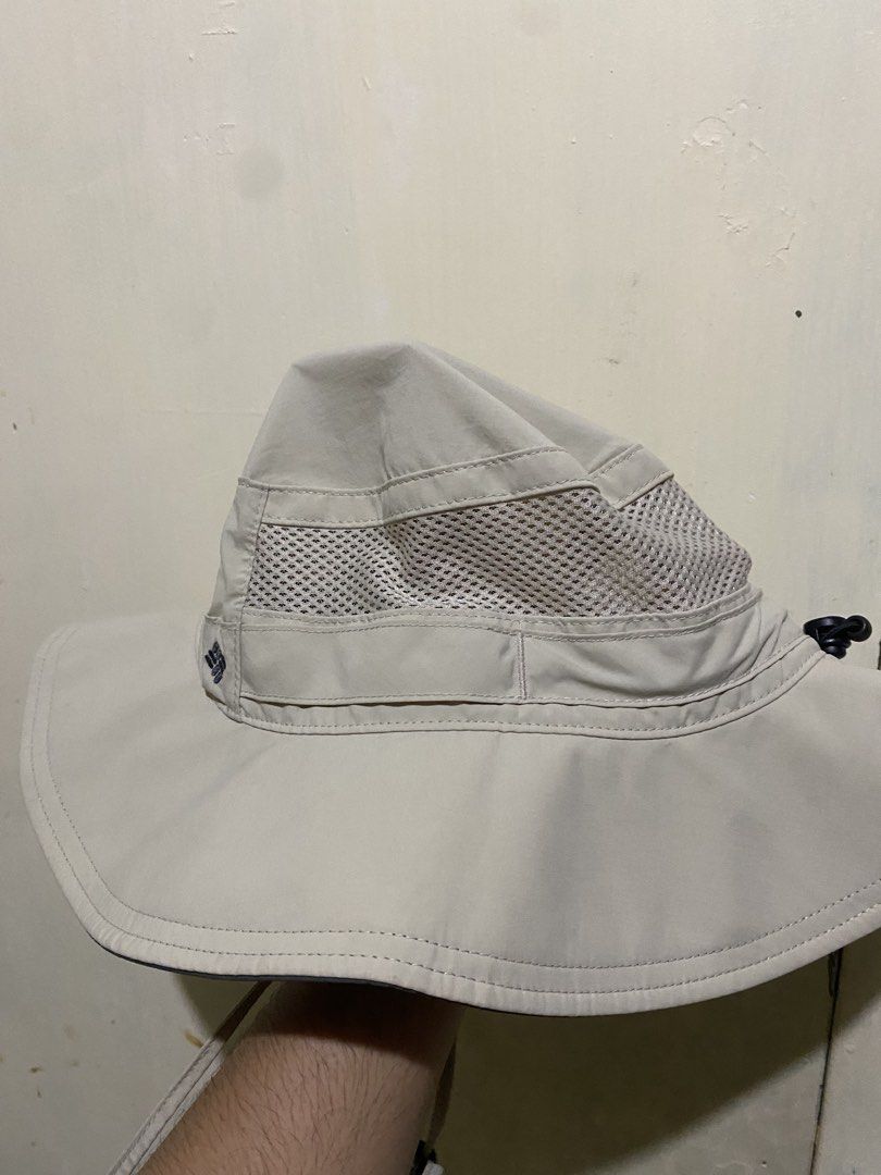 Columbia Bucket Hat (Category: Caps & Hats) located in Makati City. Submitted by milesflores23 (Listing ID 1466133648, Image 2). Description: .