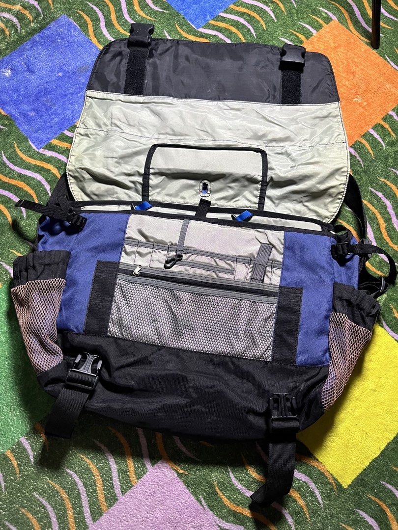 Columbia Expedition Messenger Bag (Category: Sling Bags) located in Paranaque City. Submitted by nifty_goodies (Listing ID 1466142662, Image 3). Description: Columbia Expedition Messenger Bag - madaming compartments, may laptop comparment Measurements (Inches): Height - 16” Width - 22” Condition - excellent Issue - minimal sign of usage .