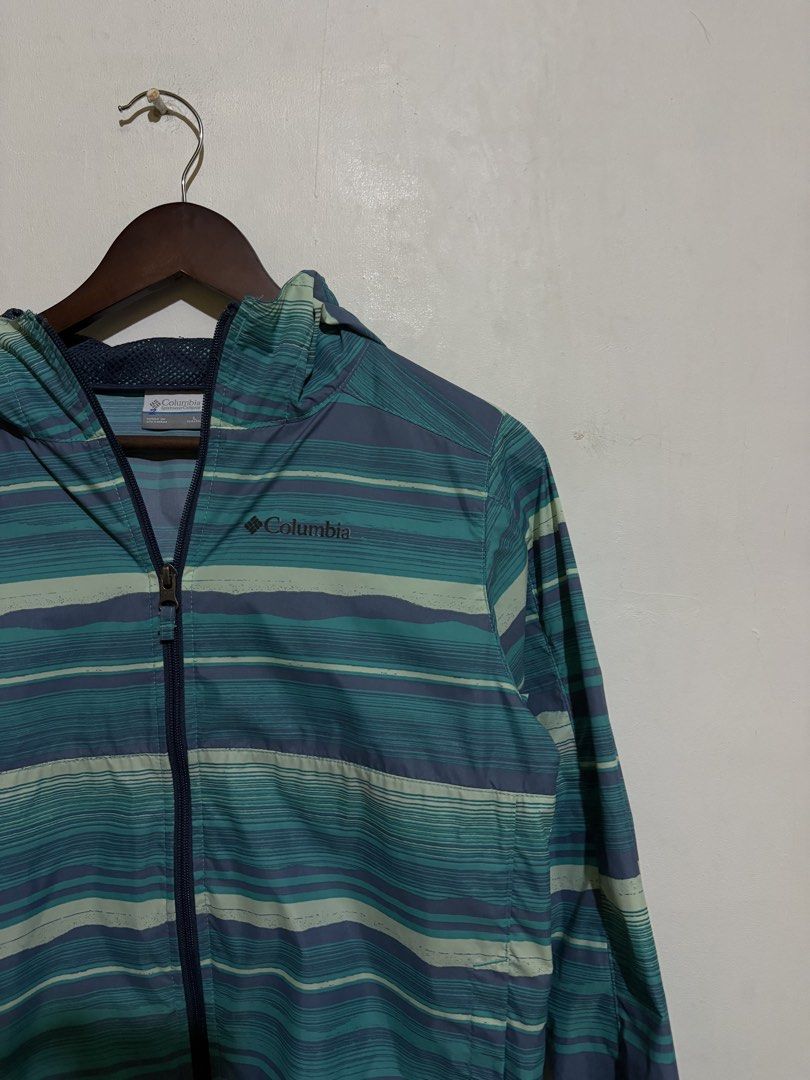 Columbia Soft Shell Trail Windbreaker/Jacket (Category: Coats, Jackets and Outerwear) located in Valenzuela. Submitted by k3ntrellgaulden (Listing ID 1466091414, Image 2). Description: Size Small-Medium 19x25 Excellent condition No issue Manila area Shipping thru Lalamove/JnT.