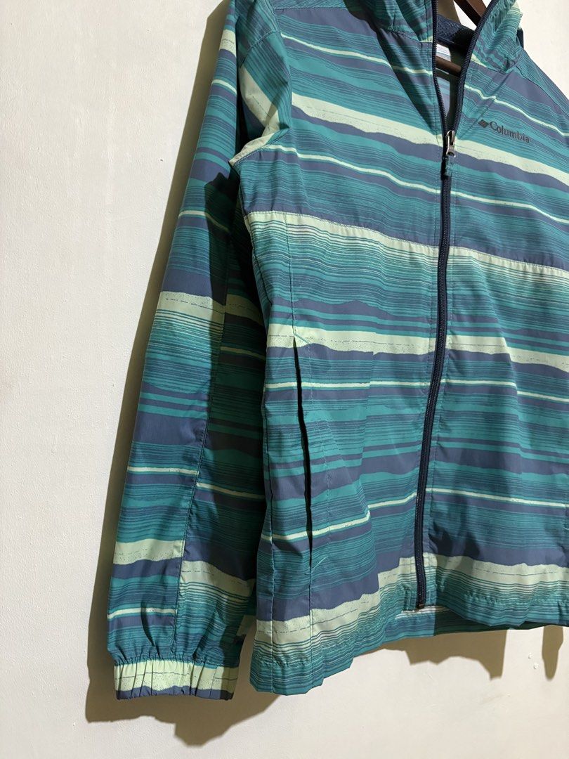 Columbia Soft Shell Trail Windbreaker/Jacket (Category: Coats, Jackets and Outerwear) located in Valenzuela. Submitted by k3ntrellgaulden (Listing ID 1466091414, Image 3). Description: Size Small-Medium 19x25 Excellent condition No issue Manila area Shipping thru Lalamove/JnT.