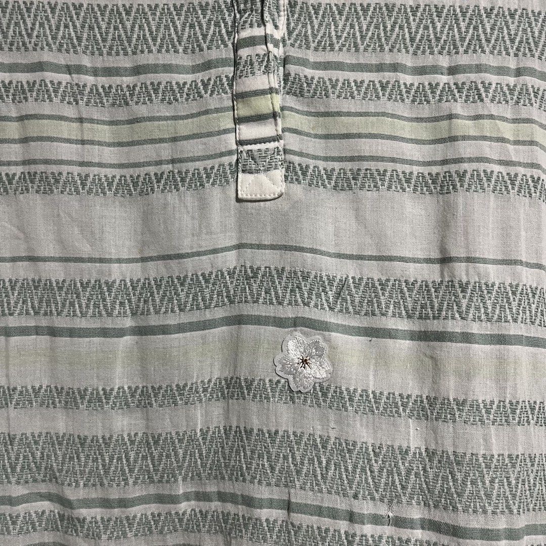 Columbia Stripped Long-Sleeve Top (Category: Longsleeves) located in Tanjay. Submitted by febmarie (Listing ID 1466125799, Image 3). Description: With flaw — covered with a white flower patch 📍 Negros Oriental 📦 J&T — SF c/o buyer .