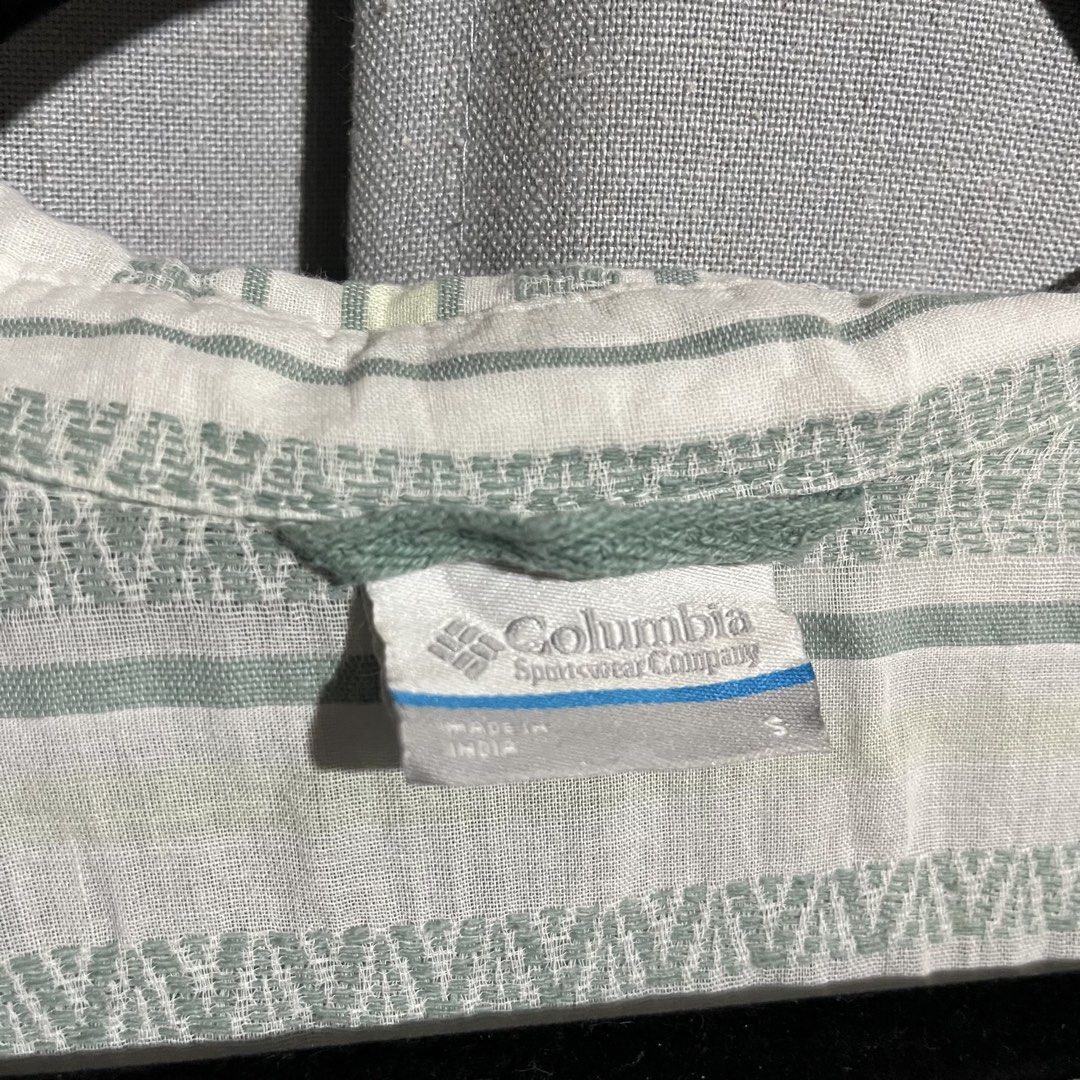 Columbia Stripped Long-Sleeve Top (Category: Longsleeves) located in Tanjay. Submitted by febmarie (Listing ID 1466125799, Image 2). Description: With flaw — covered with a white flower patch 📍 Negros Oriental 📦 J&T — SF c/o buyer .