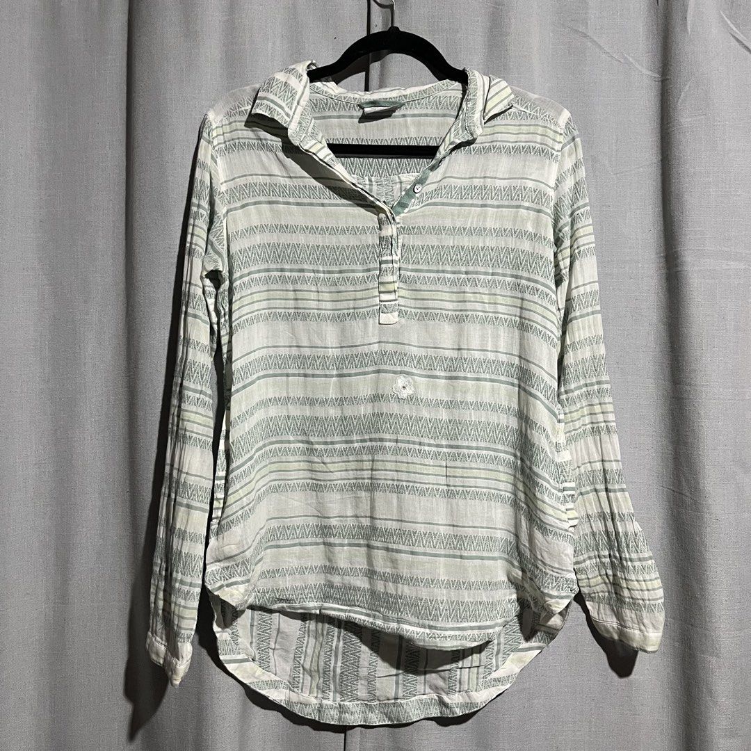 Columbia Stripped Long-Sleeve Top (Category: Longsleeves) located in Tanjay. Submitted by febmarie (Listing ID 1466125799, Image 1). Description: With flaw — covered with a white flower patch 📍 Negros Oriental 📦 J&T — SF c/o buyer .