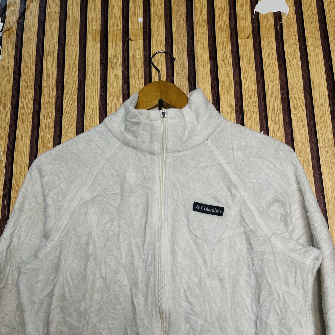 COLUMBIA WHITE MEDIUM 21x24 YG02502 (Category: Coats, Jackets and Outerwear) located in Dasmarinas. Submitted by yg_supplies (Listing ID 1466046160, Image 3). Description: COLUMBIA WHITE MEDIUM 21x24 YG02502.