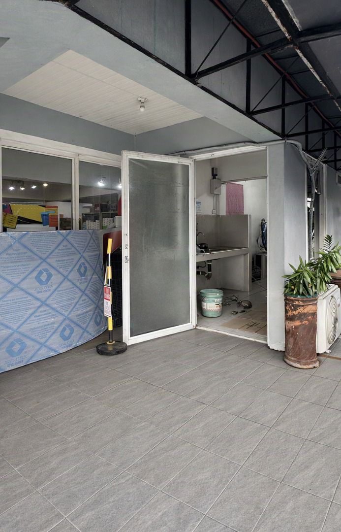 Commercial space for rent (Category: Room Rentals) located in Quezon City. Submitted by ronb25 (Listing ID 1466116065, Image 2). Description: Nestled inside a village near Commonwealth Avenue, this commercial space offers a practical and accessible location for small businesses. The area enjoys steady foot traffic from residents and as it is right infront of the village entrance. This location makes it ideal for ventures such as laundry services,