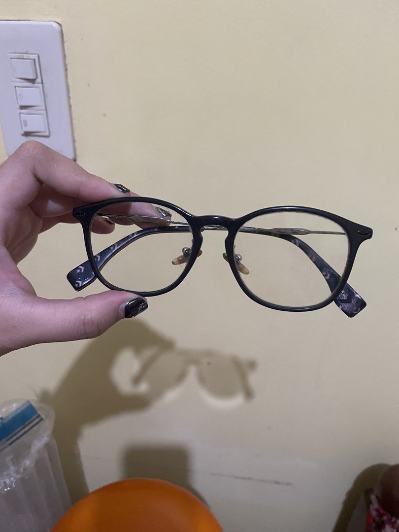 Converse Black Frame (Category: Sunglasses & Eyewear) located in Tayabas. Submitted by heygxx (Listing ID 1465956056, Image 3). Description: Original and bought for 10k Signs of use - rubber for replacement, and alignmeng should be fixed.