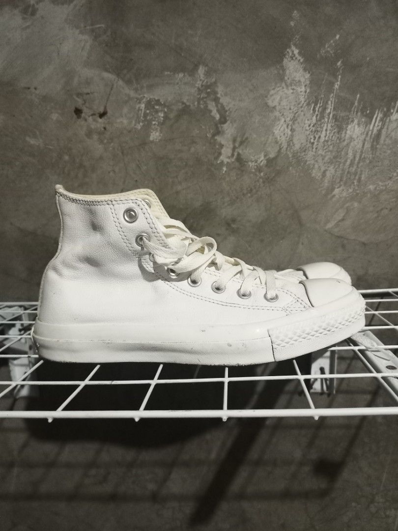 Converse Chuck Taylor (Category: Sneakers) located in Mabalacat. Submitted by hasashoe (Listing ID 1466155865, Image 1). Description: SIZE ON PIC EXCELLENT CONDITION GOOD WORKING PERFORMANCE WEAR AND GO.