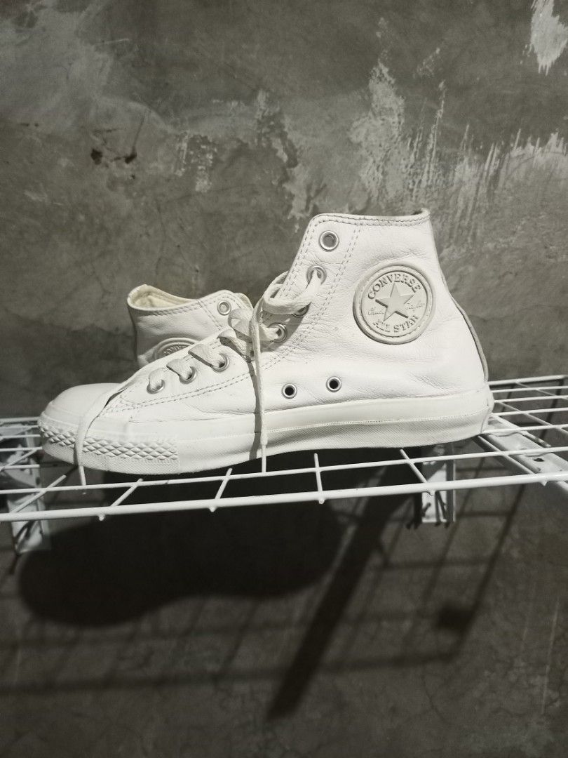 Converse Chuck Taylor (Category: Sneakers) located in Mabalacat. Submitted by hasashoe (Listing ID 1466155865, Image 2). Description: SIZE ON PIC EXCELLENT CONDITION GOOD WORKING PERFORMANCE WEAR AND GO.