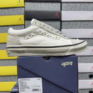 (Category: ) located in . Submitted by pickplanet_sneaker_shirt (Listing ID 1466044595, Image 1). Description: .