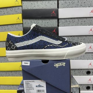 (Category: ) located in . Submitted by pickplanet_sneaker_shirt (Listing ID 1466129758, Image 1). Description: .