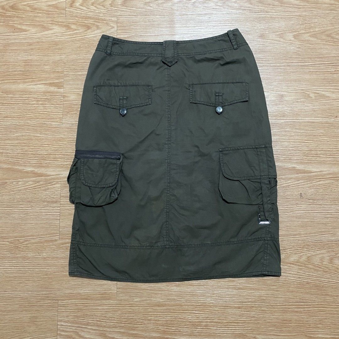 Cop copine skirt y2k (Category: Skirts) located in Bislig. Submitted by jeloy_13 (Listing ID 1466122207, Image 2). Description: waistline 30 Length 24 Excellent condition No issue.