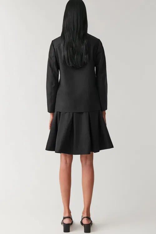 Cos Linen Button Blazer (Category: Coats, Jackets and Outerwear) located in Mabalacat. Submitted by calmrabbit.ae2127 (Listing ID 1466059313, Image 3). Description: .