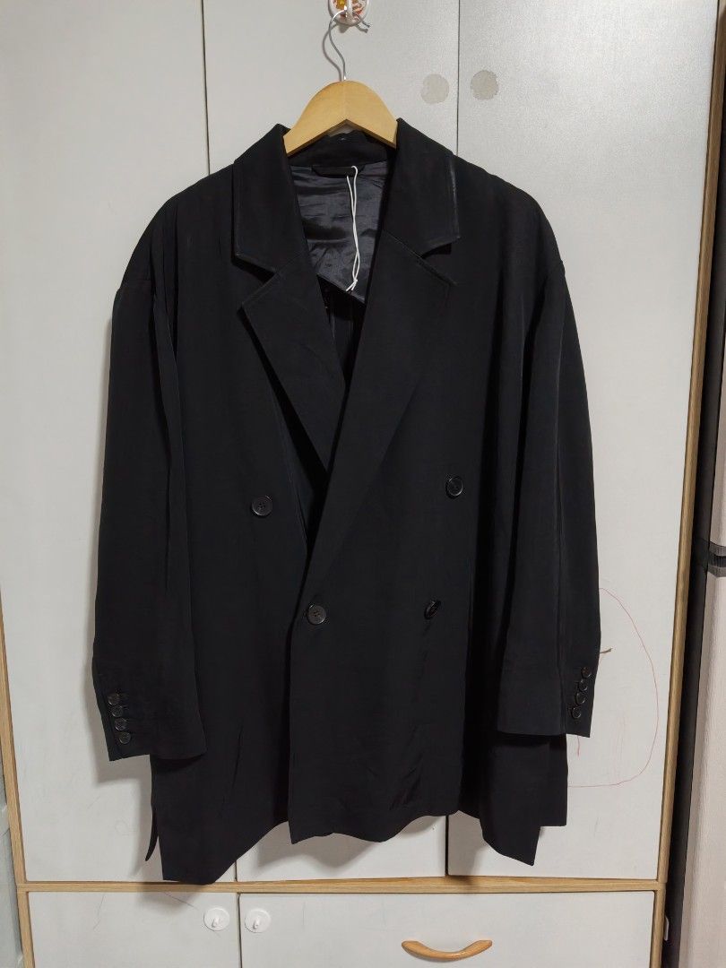 COS Oversized Draped Double-Breasted Blazer in black (Category: Coats, Jackets and Outerwear) located in Taguig. Submitted by nextflip (Listing ID 1466013280, Image 3). Description: in excellent condition w28 x L32.5 sleeve length 22.