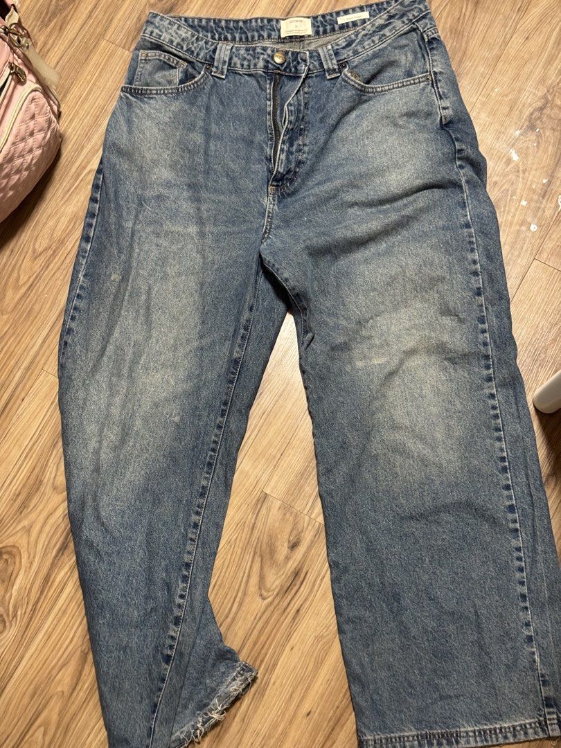 Cotton On baggy jeans (Category: Jeans) located in Taguig. Submitted by wishforyourdream (Listing ID 1466094170, Image 2). Description: w 30 falls to ur lower waist! 5’7 and length is perfect if u love super baggy jeans. like Super. there’s some tear on the end of the jeans since it’s rly long as u can see slight nego original price 1500+.