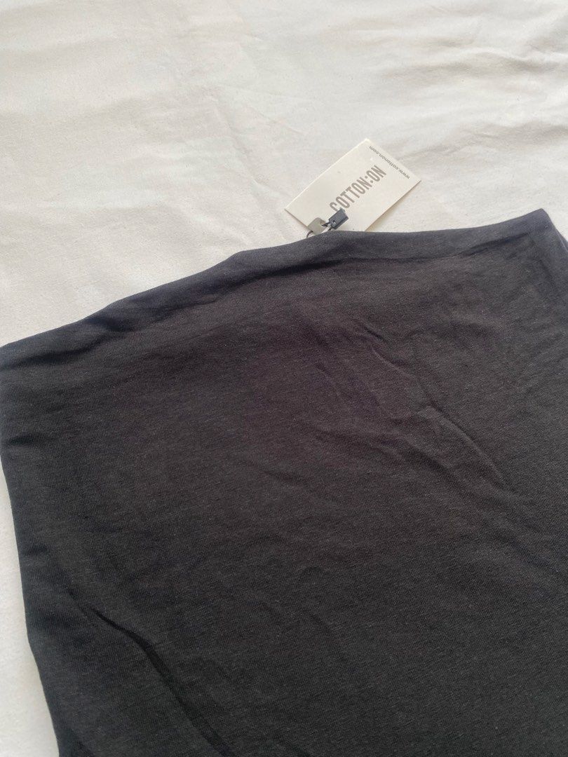 Cotton On Black Tube Top (Category: Sleeveless) located in Valenzuela. Submitted by mandies_25 (Listing ID 1465978286, Image 2). Description: - Brand: Cotton On - Color: Black - Style: Simple strapless tube top - Condition: Brand new with original store tags, never worn - Material: Stretchy and comfortable fabric - Versatility: Great for layering or wearing on its own - Size: Small -OVERRUNS.