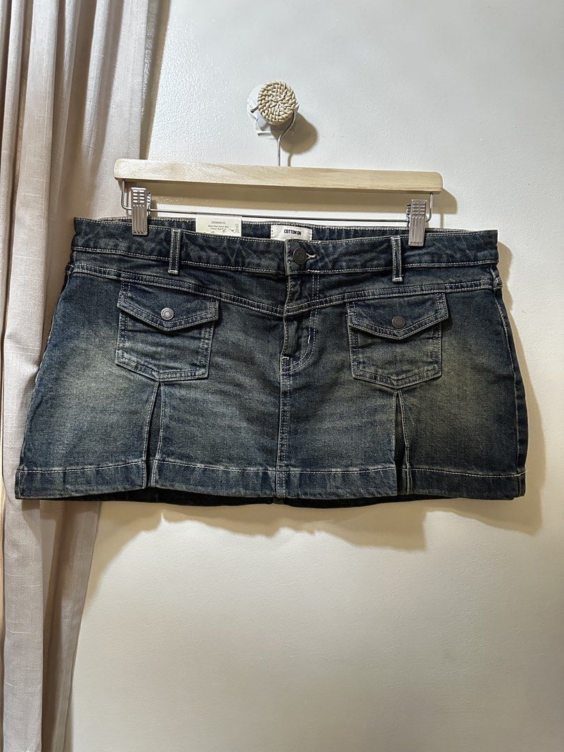 Cotton On Micro Pleat Denim Skirt (Category: Skirts) located in Pasig City. Submitted by lovedbymori_ (Listing ID 1466092244, Image 1). Description: New w/ tags! Original. Large on tag, best fits large up to XL! Very soft and stretchy, super duper nice quality. Purchased for ₱2,300+, with receipt. Selling low!.