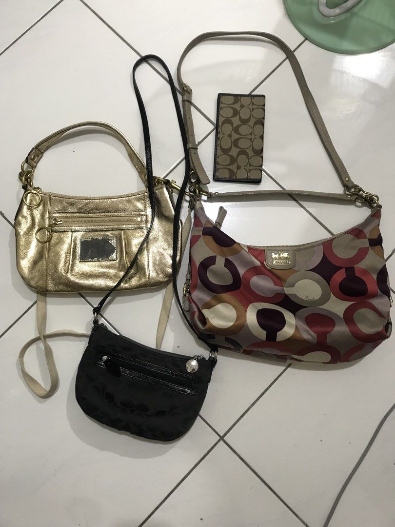 Couch take all (Category: Shoulder Bags) located in Balete No 2. Submitted by troyesybang (Listing ID 1465963067, Image 1). Description: Take all bundle sale may mga issue usages yun gold na poppy bakbak yun creed pouch harap at loob Yun satin na printed gasgas o hardware yun sling ok nmn pati wallet na brown Bawal na bawal sa maselan Posting as is All auth Select accounts only baka qumuota me .