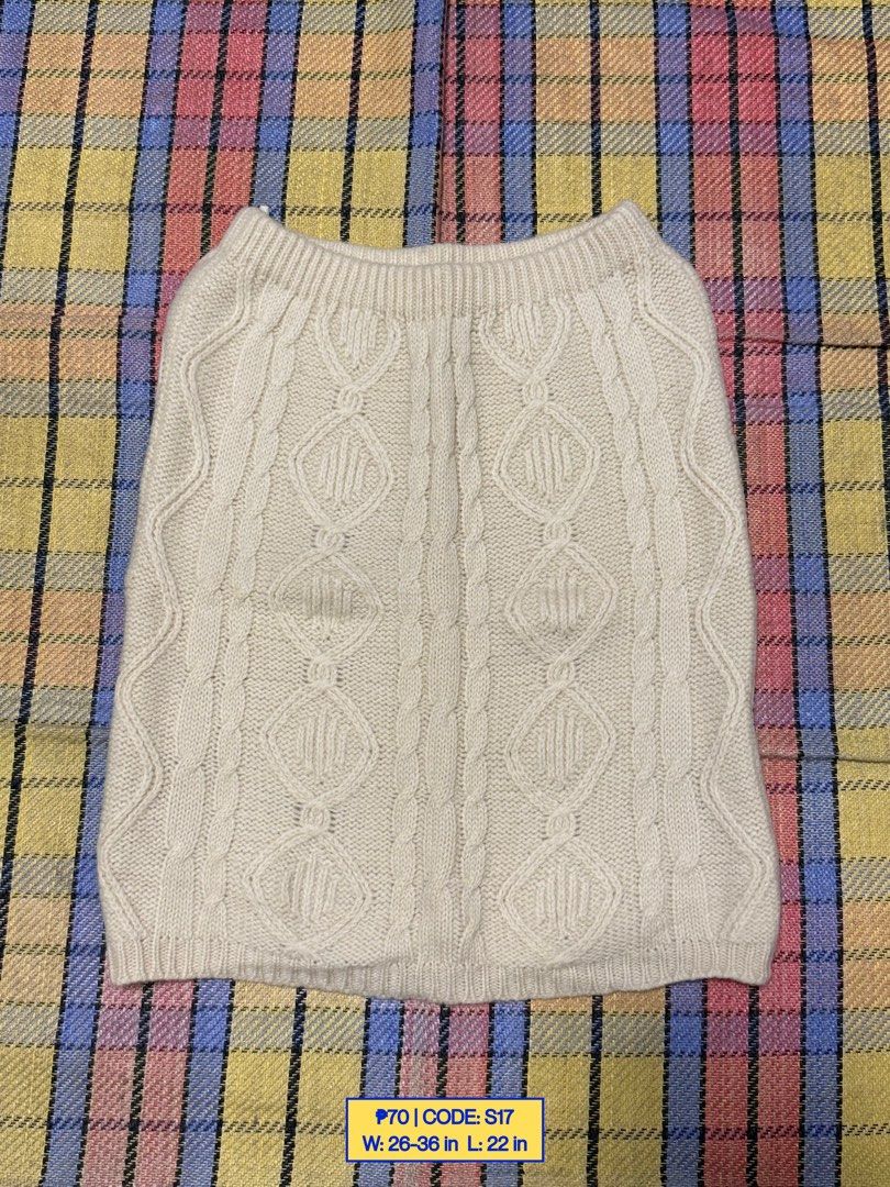 Vintage Cream Cable Knit Mini Skirt (Category: Skirts) located in Baliuag. Submitted by from.linea (Listing ID 1466037567, Image 1). Description: W: 26-36 in L: 22 in.
