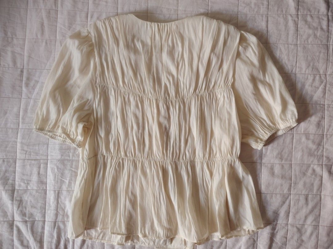 Cream Color Short-Sleeve Button-Down Blouse (Category: Blouses) located in Tarlac. Submitted by your_finds (Listing ID 1466012367, Image 2). Description: Description: - Small ang size - Color cream - Working ang buttons - Stretchable ang armholes at ang waist part Condition: 9/10 / Very good condition Issue: May konting stain (not sure if washable) Medida size (inch) Bust: 34 Length: 20.