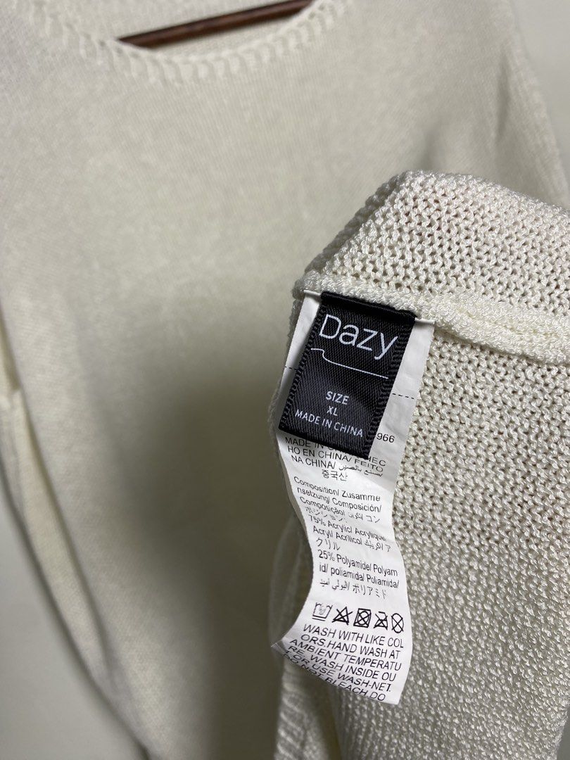 Cream knit sleeveless top (Category: Sleeveless) located in Makati City. Submitted by indaysukaycloset (Listing ID 1466031584, Image 2). Description: DAZY CREAM KNIT SLEEVELESS TOP Brand: Dazy - Shein brand Size: XL on tag - Fits L to XL Color: Cream / Off-white Details: - Material: 75% Acrylic 25% Polyamide - makapal, soft knit, stretchy - Style: Sleeveless vest / tank top, round neck - Condition: 9.5/10 - Like new, no flaws, no himulmol - Perfe