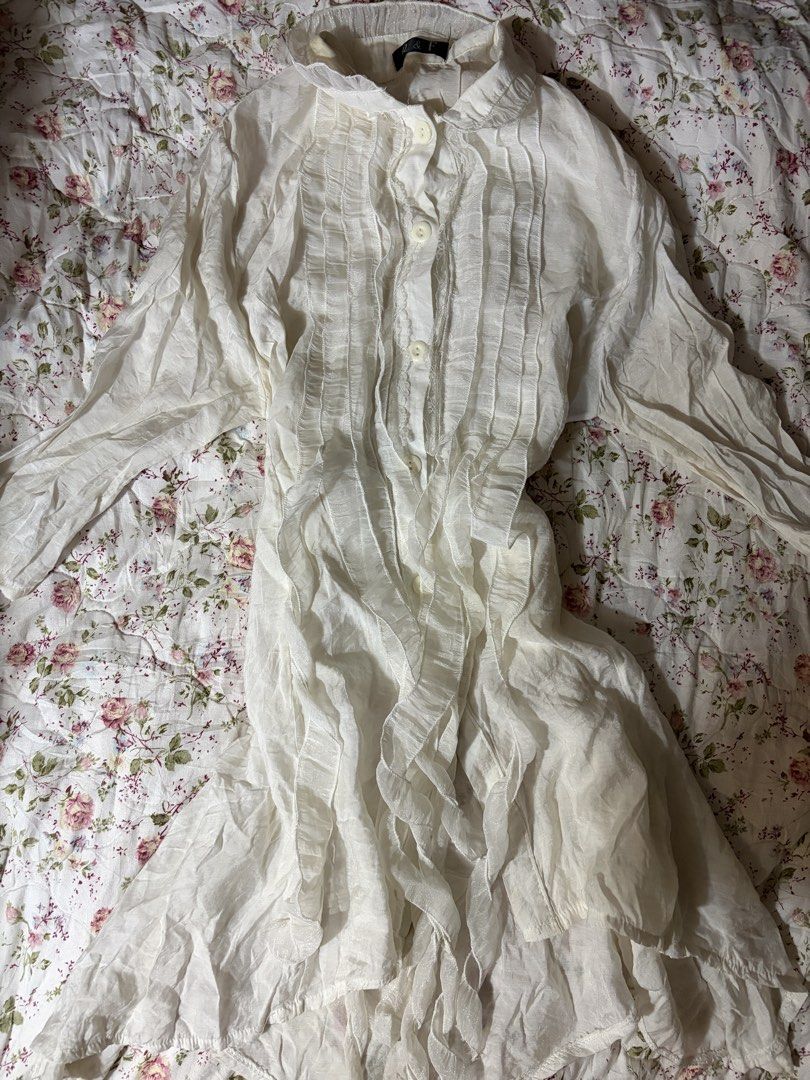 Cream Ruffled Tunic Dress (Category: Dresses) located in Muntinlupa City. Submitted by herellas0504 (Listing ID 1466113766, Image 2). Description: Cream Ruffled Tunic Dress Mine: ₱20 ———————— xs-med no issue, need wash only SALE.