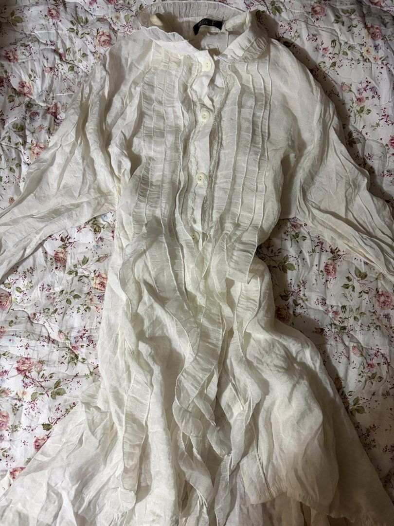 Cream Ruffled Tunic Dress (Category: Dresses) located in Muntinlupa City. Submitted by herellas0504 (Listing ID 1466113766, Image 1). Description: Cream Ruffled Tunic Dress Mine: ₱20 ———————— xs-med no issue, need wash only SALE.