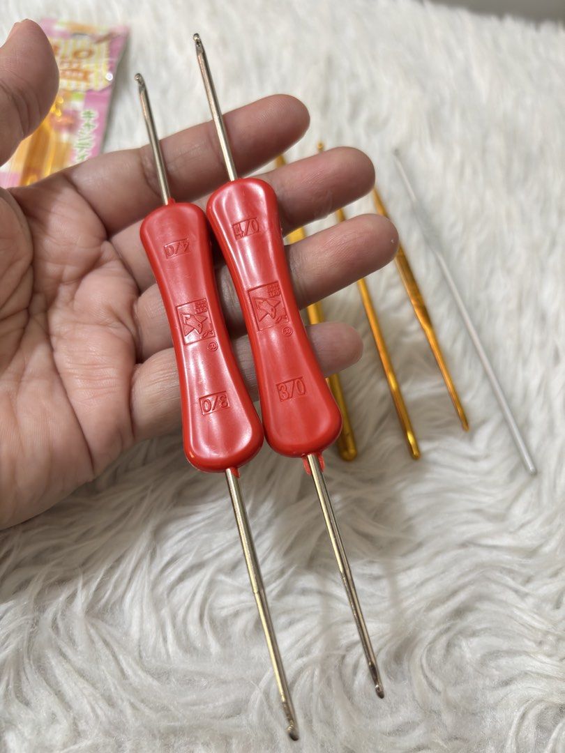 Crochet hook set (Category: Craft Supplies & Tools) located in Paranaque City. Submitted by dalle_closet (Listing ID 1465981532, Image 3). Description: new pa ung plastic hook.