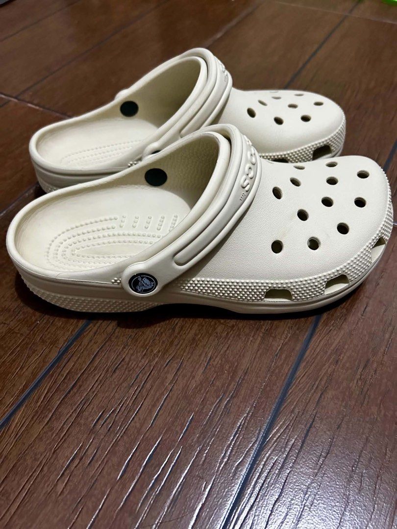 Crocs (Category: Announcements) located in Calamba. Submitted by aliehs18 (Listing ID 1465973487, Image 3). Description: ✔️💯original ✔️bone color ✔️size W8 M6.