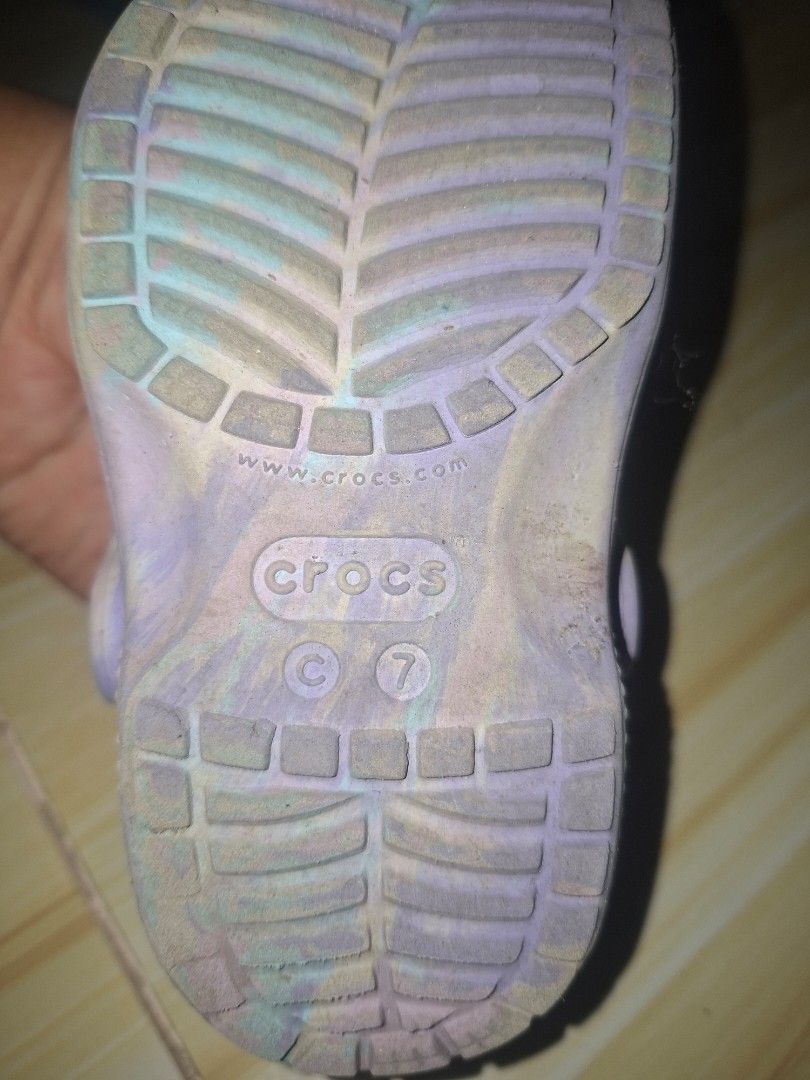 Crocs Classic Clog Purple Multi Marble Kids Size C7 (Category: Babies & Kids Fashion) located in Marilao. Submitted by rdnl28 (Listing ID 1466041915, Image 3). Description: - Size: Kids C7 - Color/Design: Purple and blue marbled pattern - Style: Slip-on clog sandals with pivoting heel straps - Features: Ventilation ports on the upper toe area for breathability - Condition: Soles show normal wear from everyday use - Perfect fun and colorful footwe